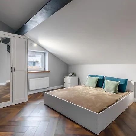 Close-golden - Old Town - Marcinkowskiego #3 Warsaw