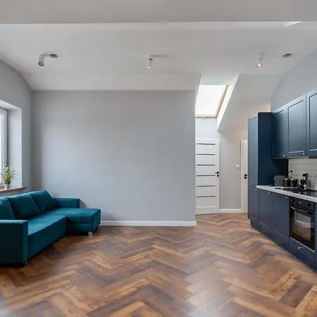 Close-golden - Old Town - Marcinkowskiego #3 * Varšava